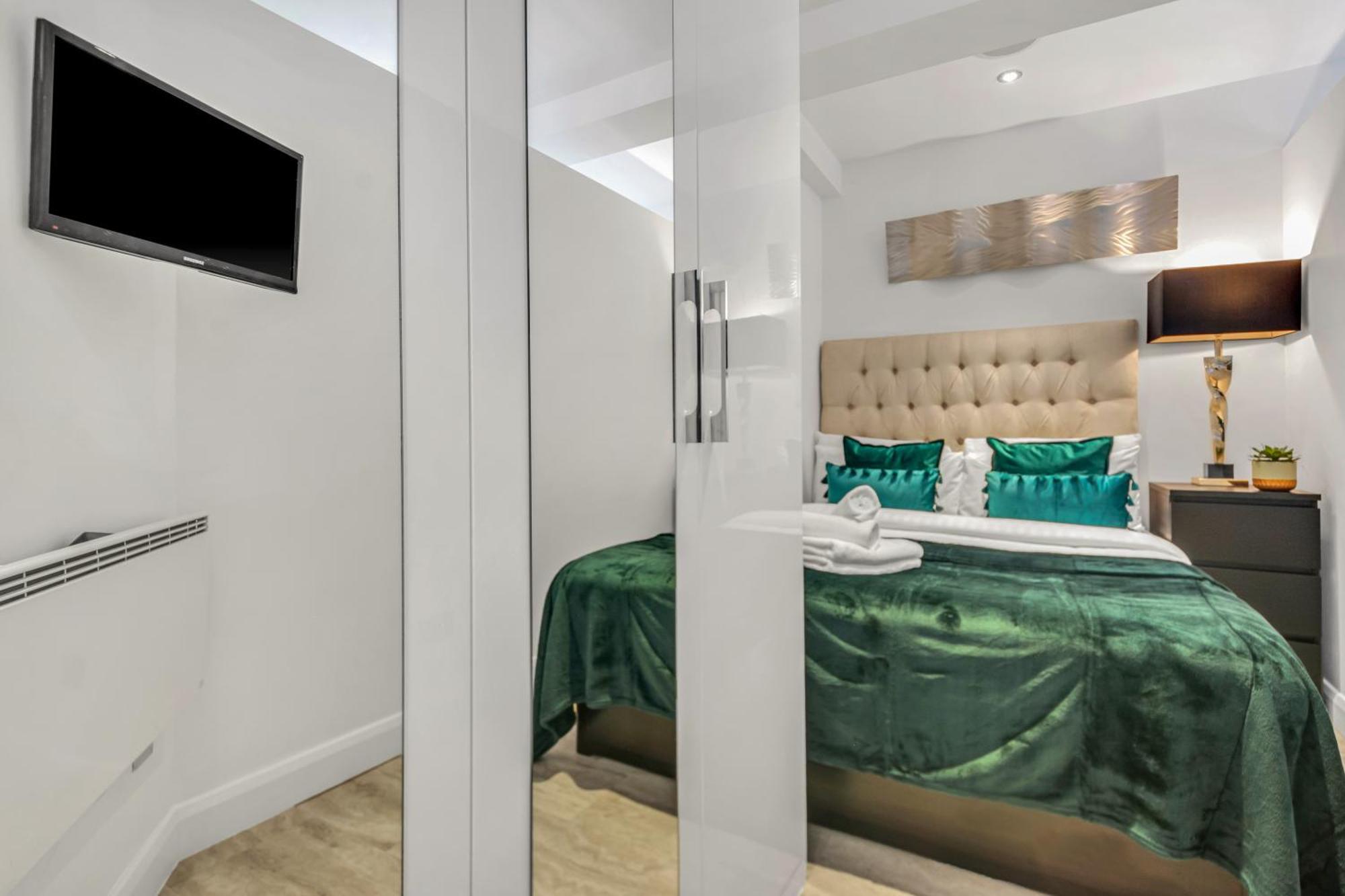 Modern One Bed Serviced In Chelsea Appartement