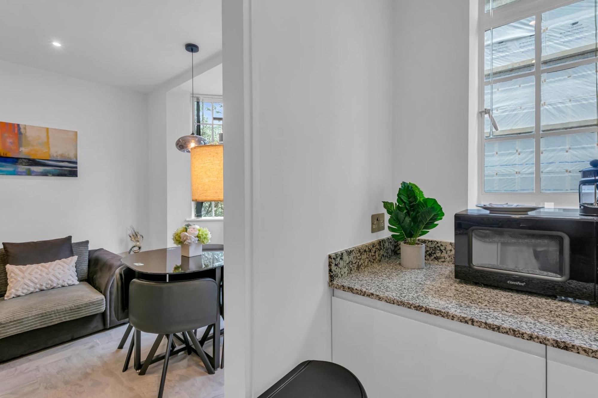 Modern One Bed Serviced In Chelsea Appartement *